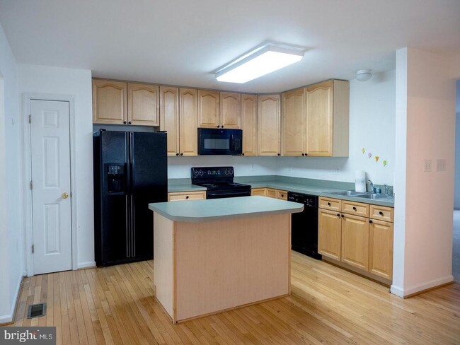 Building Photo - 82 Eldon Dr