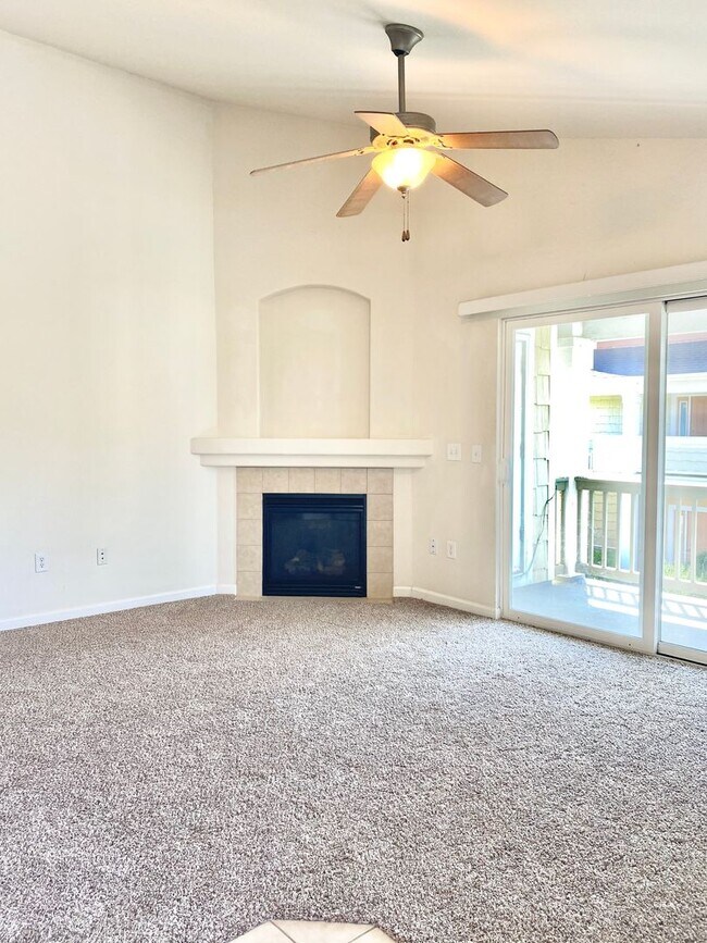 Foto del edificio - Gorgeous 2 Bedroom/2 Bathroom Condo in Loveland - Centerra!  Great Location for Commuters! New LV...