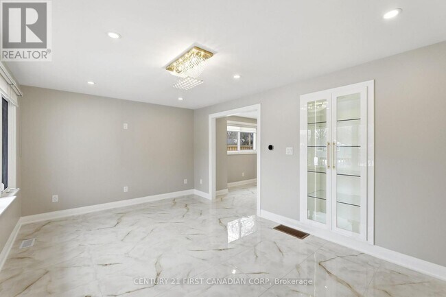 Building Photo - 174 Manitoulin Dr