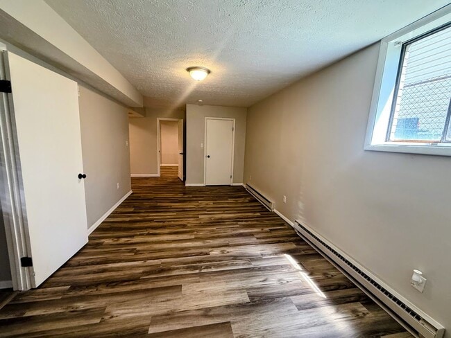 Building Photo - Bender Ave Duplex