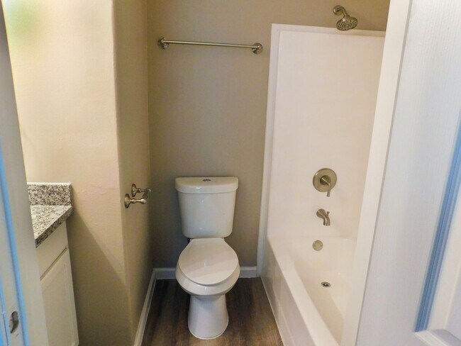 Foto del edificio - Room For Rent
