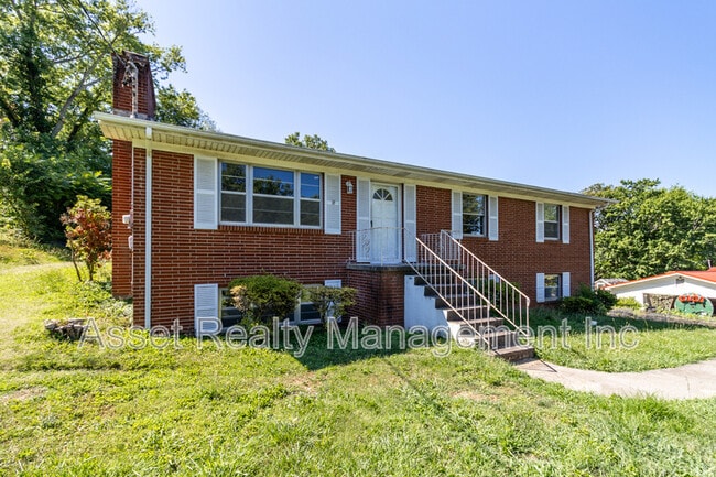 Photo - 6633 Wachese Ln House