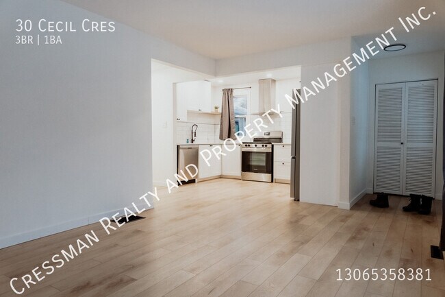 Photo du bâtiment - 3 Bed, 1 Bath FULL HOUSE W/ Garage & Carport located in Rosemont