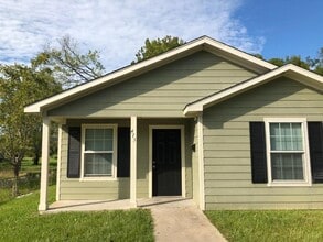 Building Photo - 415 Lethia St