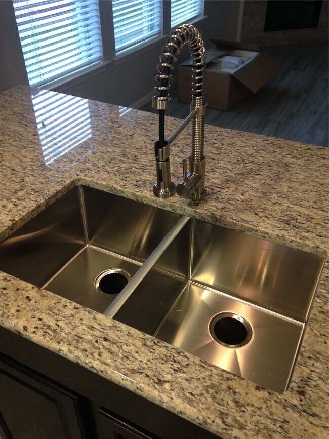 Foto del edificio - 19818 Sternwood Manor Dr