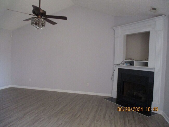 Building Photo - 2515 Crumpler Hope Mills, NC 28348