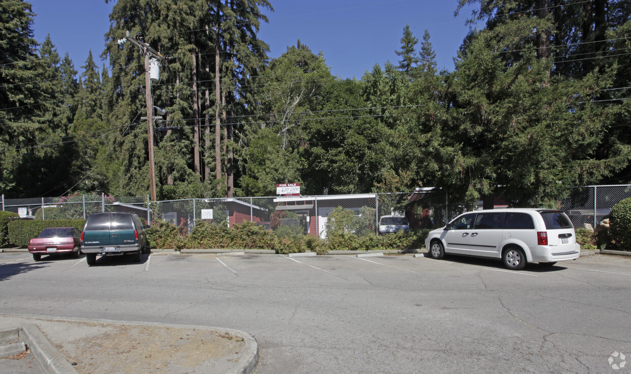 Building Photo - Creekside Cottages