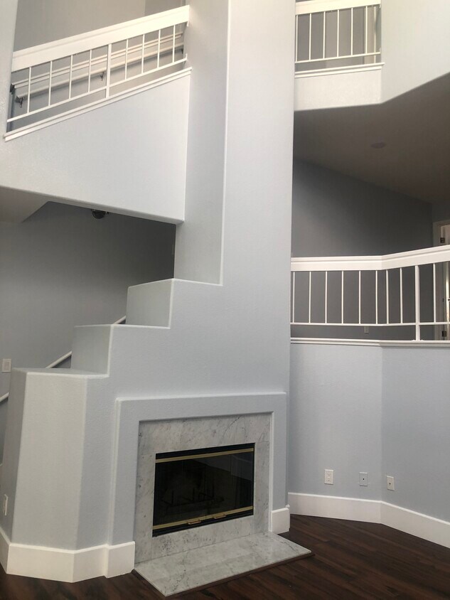 Living room - 434 Galleria Dr