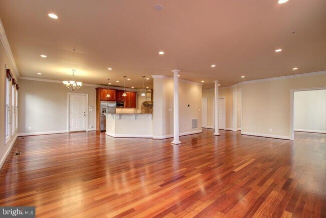 Foto del edificio - 9004 Ewing Dr