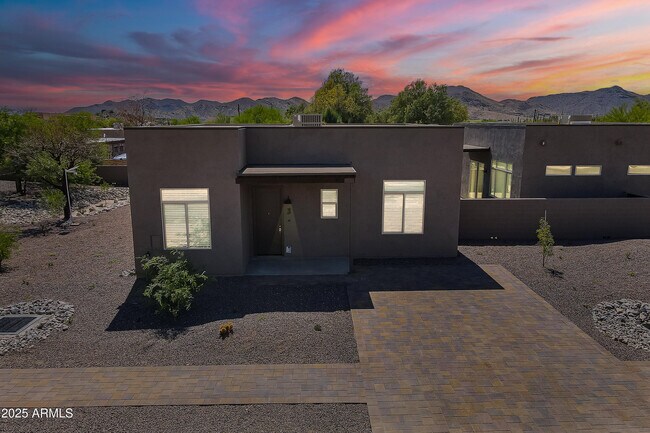 Foto del edificio - 6041 E Valley Way