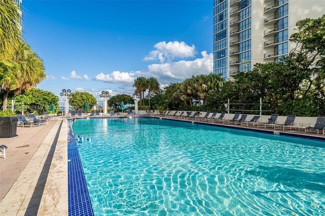 Building Photo - 1717 N Bayshore Dr