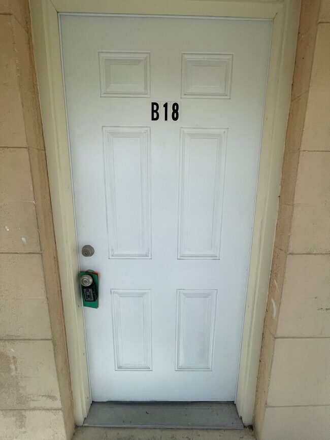 Foto del edificio - 2 Bedroom/1 Bathroom 2nd floor Condo at Pa...