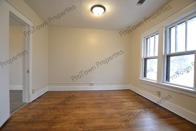 Building Photo - 411 Krakar Ave