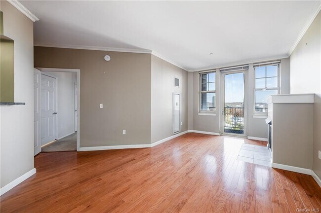 Building Photo - 300 Mamaroneck Ave
