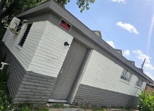 Building Photo - 3829 Mt Pleasant St