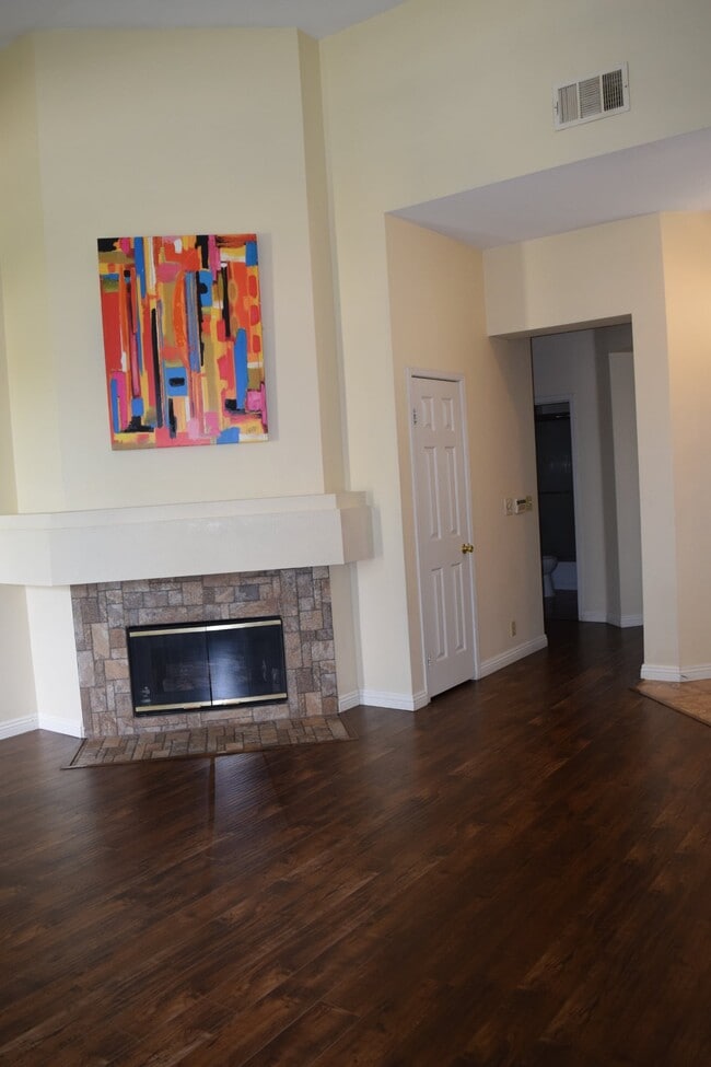 Building Photo - 5155 W Tropicana Ave
