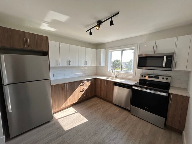 Building Photo - 104 Pinecrest Dr