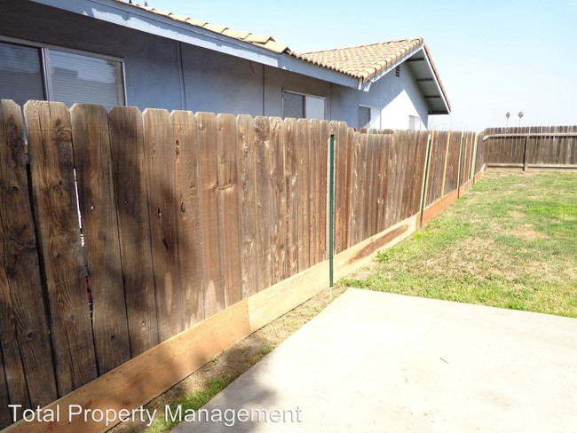 Building Photo - 1200 S Vetter Dr