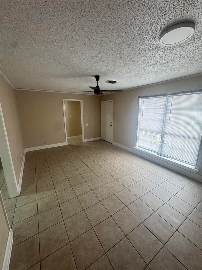 Foto del edificio - 3726 Bowling Ln