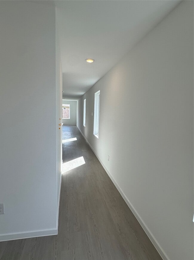 Building Photo - 3080 Fantasy Ter Dr