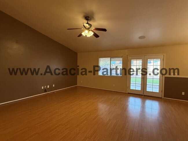 Foto del edificio - Beautiful 4-Bedroom Home in Rita Ranch ? H...