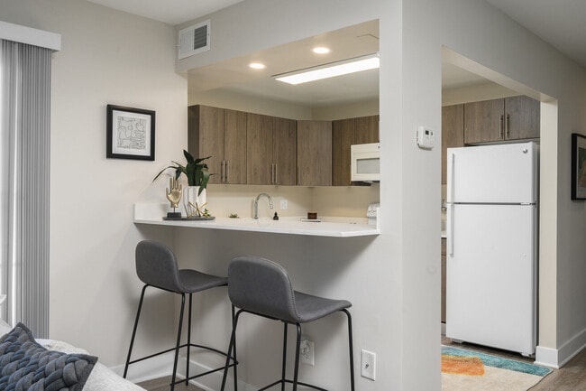 Building Photo - Castlebrook Apartments