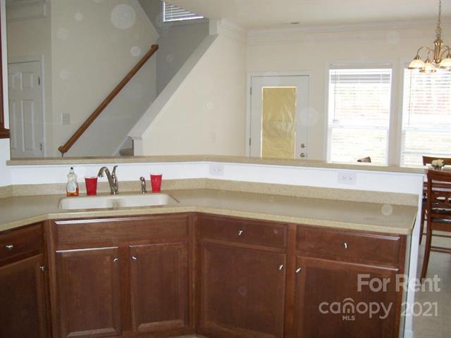 Building Photo - 9928 Seven Oaks Dr