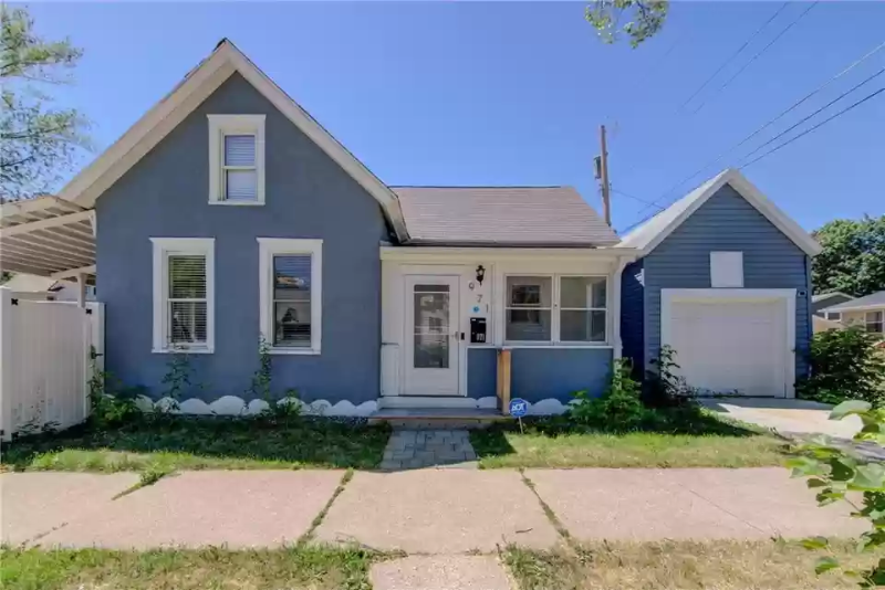 Primary Photo - 971 N Mendota St