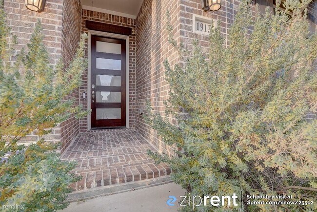 Foto del edificio - 4 br, 3.5 bath House - 1913 Cathedral Driv...