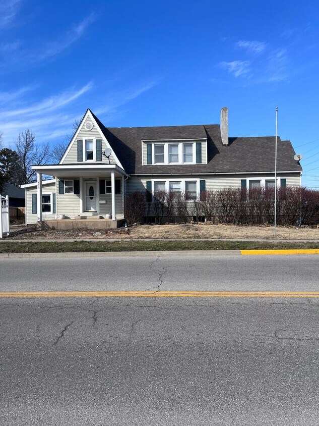Foto principal - 407 E 6th St