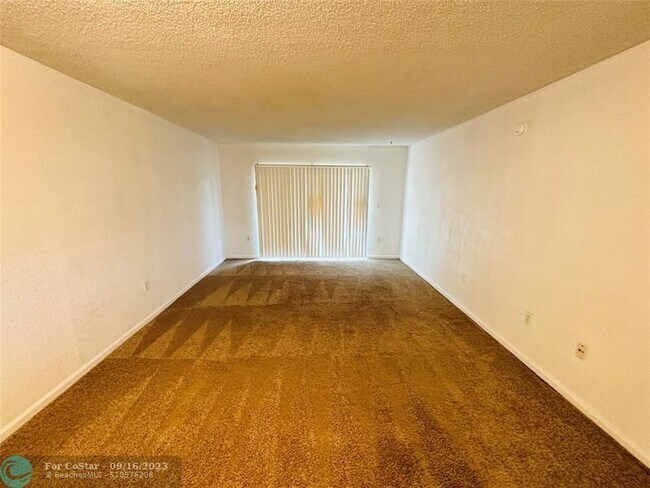 Foto del edificio - 505 NW 177th St