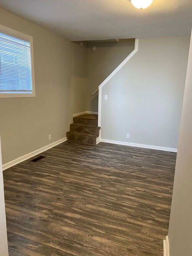 Foto del edificio - 360-362 E Hinman Avenue