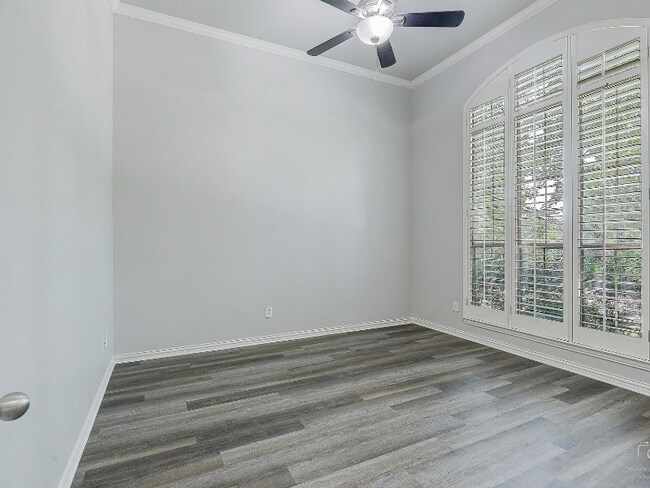 Foto del edificio - 2800 Forest Manor Dr