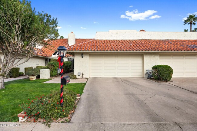 Building Photo - 7118 E Buena Terra Way