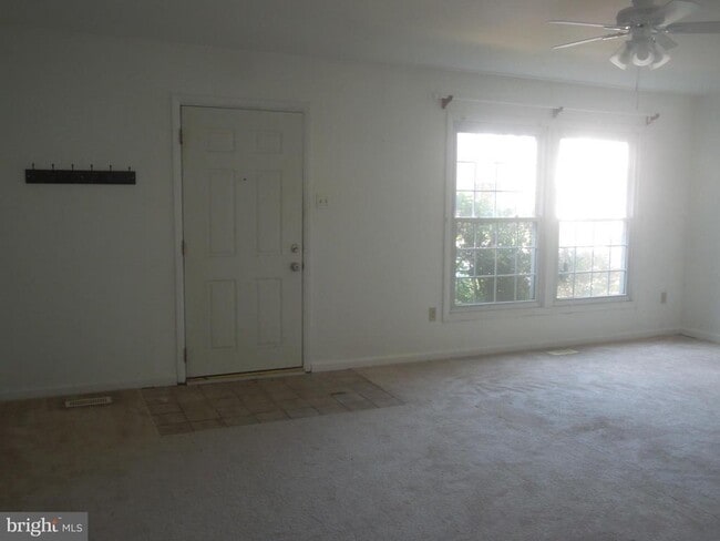 Building Photo - 1738 Farmington Ct