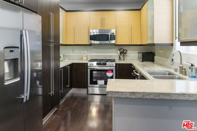 Foto del edificio - 10609 Bloomfield St
