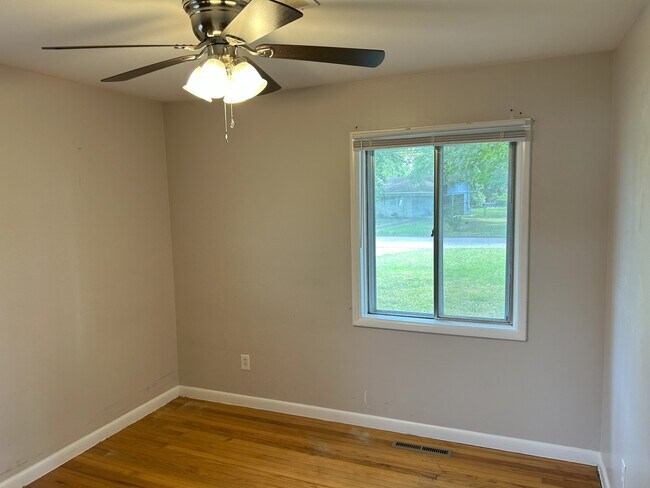 Foto del edificio - 1707 Buena Vista Cir SE