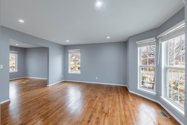 Building Photo - 438 Rachel Cir