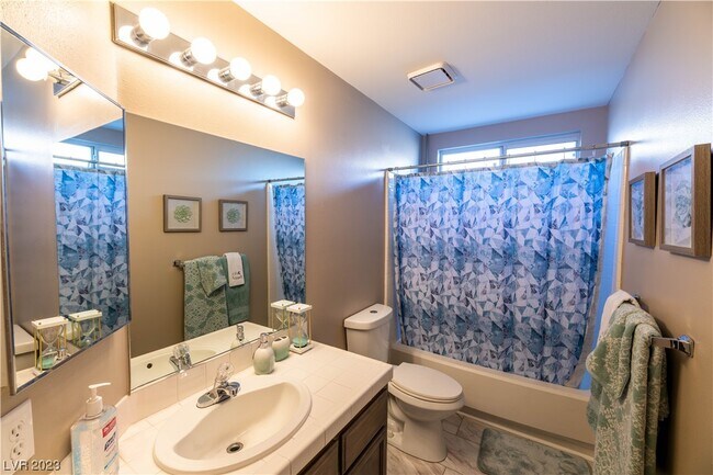 Foto del edificio - 131 E Tamarack Dr