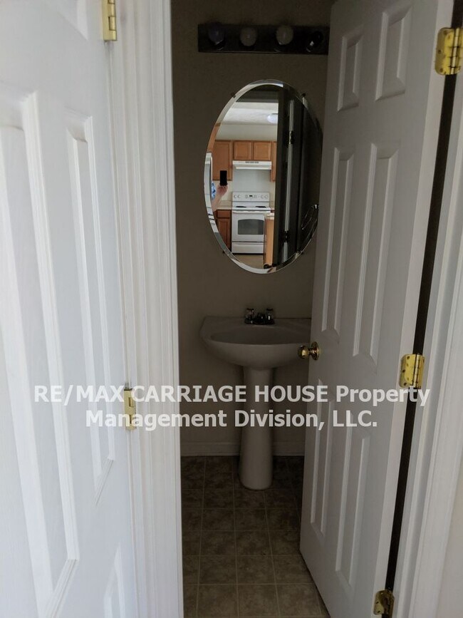 Building Photo - 5492  Escalade Dr