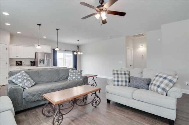 Building Photo - 8089 Cozy Knoll