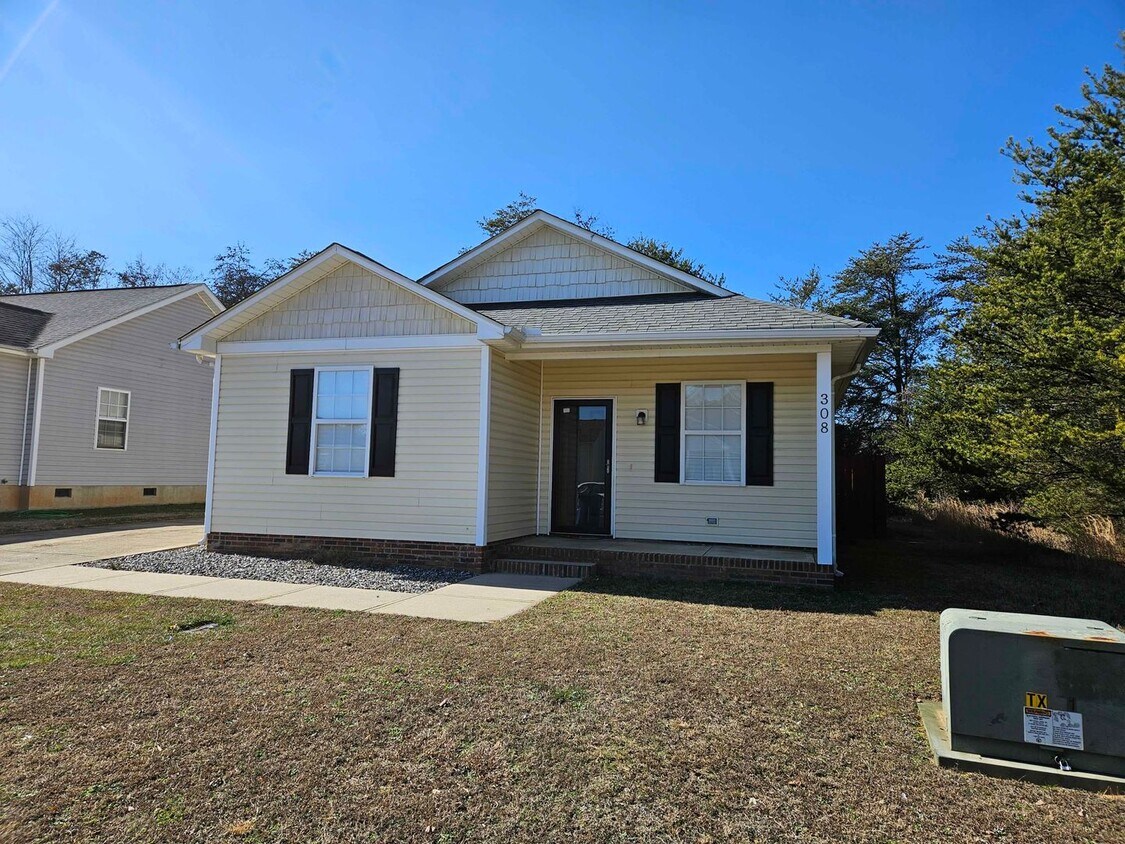 Primary Photo - Statesville Area - 3BR / 2BA
