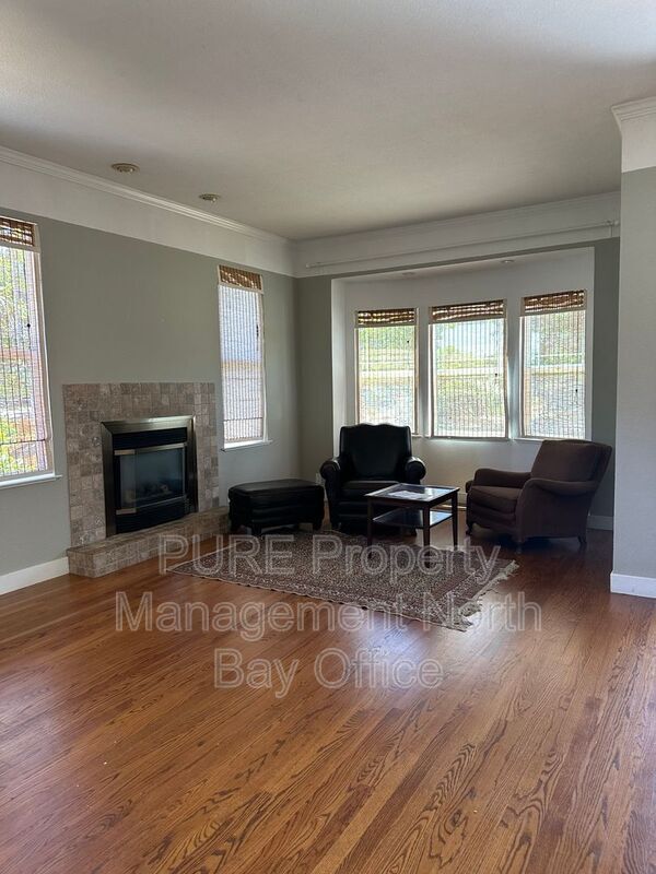 Foto del edificio - 559 N Oak St