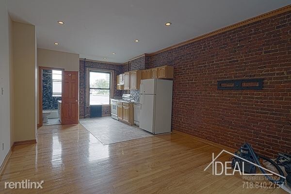 Primary Photo - 122 29th St