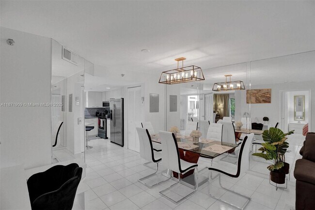 Foto del edificio - 17801 N Bay Rd