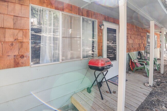 Foto del edificio - Cozy One Bedroom One Bath Retreat -  FURNI...