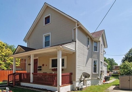 Front Houee - 9025 Burlington Ave