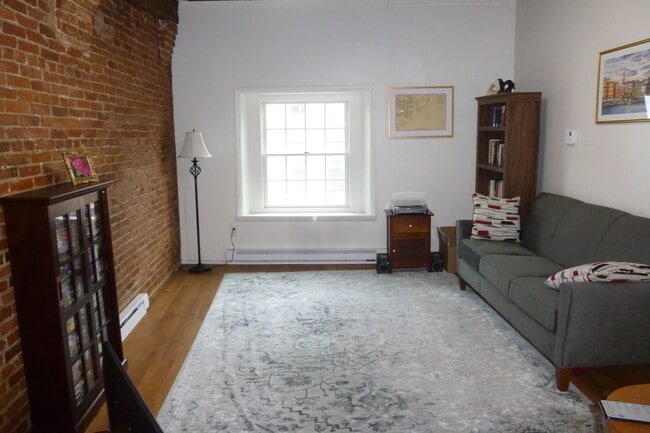 Building Photo - 42 Market St