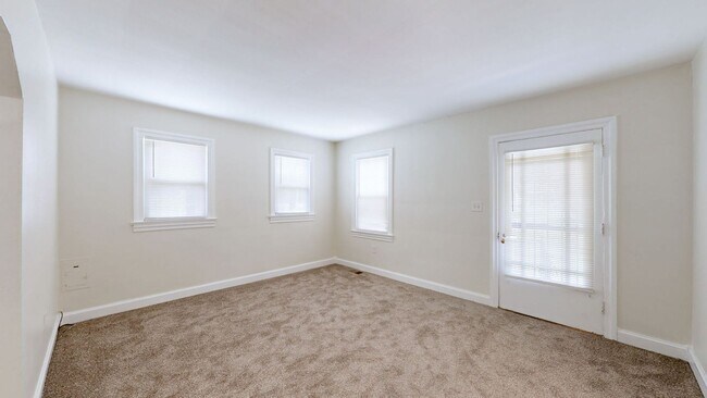 Foto del edificio - Newly Renovated 2 Bed/1 Bath Home in Camp Taylor