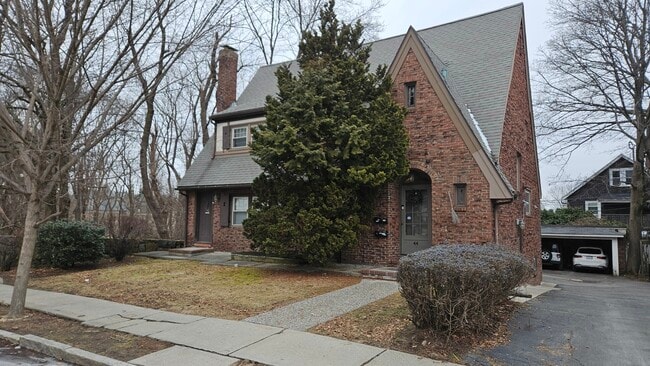 Foto del edificio - 44 Greycliff Rd